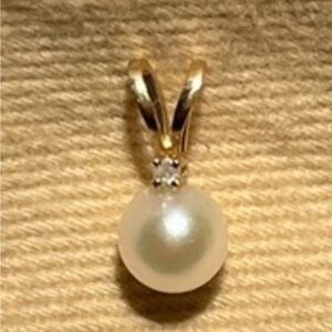 Authentic 14k Diamond & Pearl Pendant